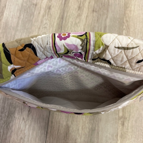 Vera Bradley Messenger Diaper Bag With Changing Pad - Picture 6 of 11